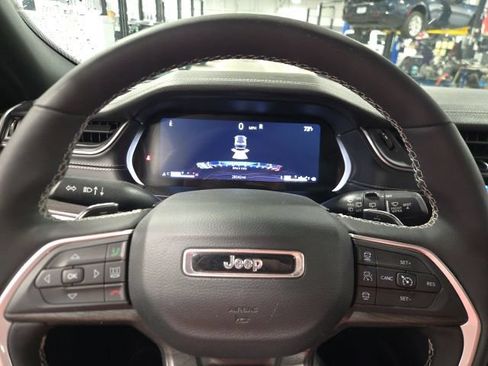 Used 2024 Jeep Grand Cherokee Limited AWD/4WD image 16