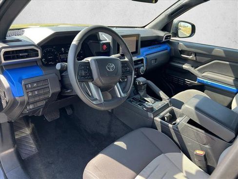 Used 2025 Toyota Tacoma TRD Off-Road AWD/4WD image 9