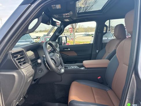 Used 2026 Lexus GX 550 w/ Accessory Package (2T) image 38