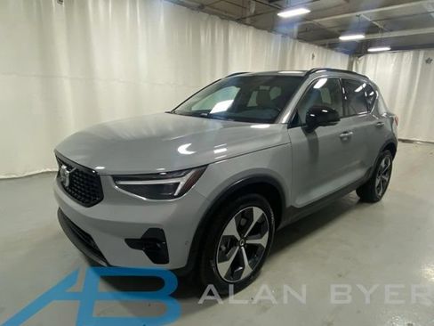 Used 2026 Volvo XC40 B5 Plus AWD/4WD image 1