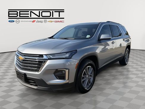 Used 2023 Chevrolet Traverse LT FWD image 3