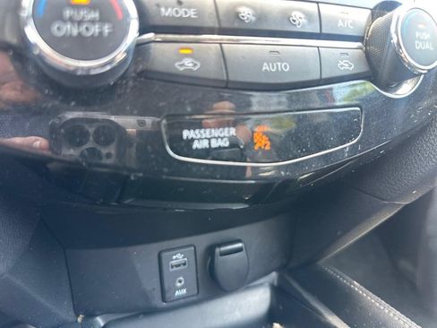 Used 2017 Nissan Rogue SL AWD/4WD image 40