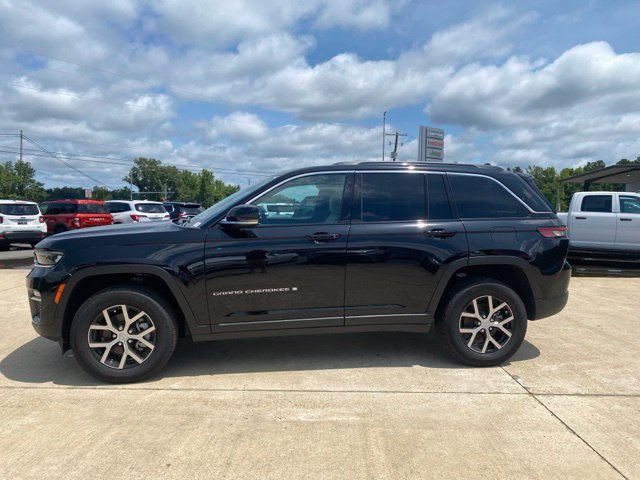 Used 2025 Jeep Grand Cherokee Limited RWD image 2