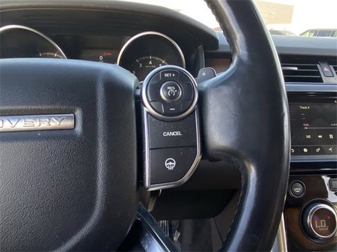 Used 2017 Land Rover Discovery HSE image 8