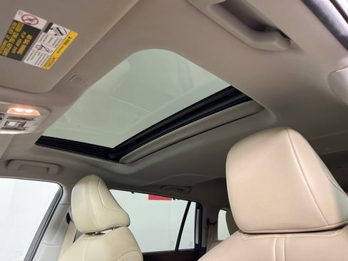 Certified 2022 Toyota Highlander XLE image 5