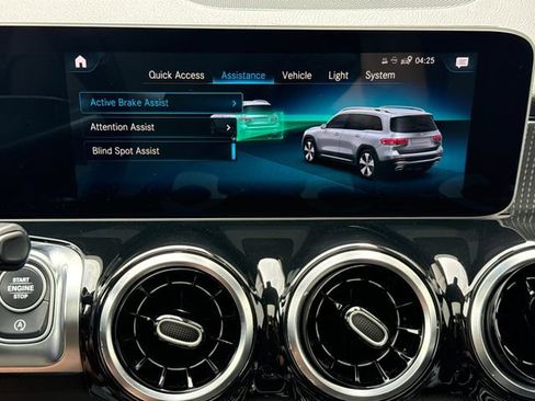 Used 2021 Mercedes-Benz GLB 250 4MATIC w/ Premium Package image 34