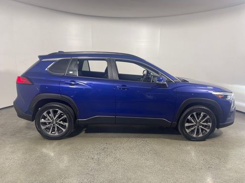 Certified 2022 Toyota Corolla Cross XLE image 2