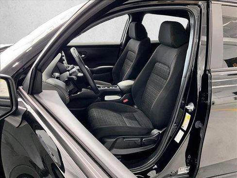 Used 2025 Honda HR-V Sport image 27