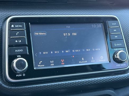 Used 2021 Nissan Kicks S image 19