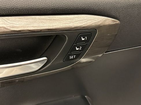 Used 2020 Toyota Highlander Platinum FWD image 22