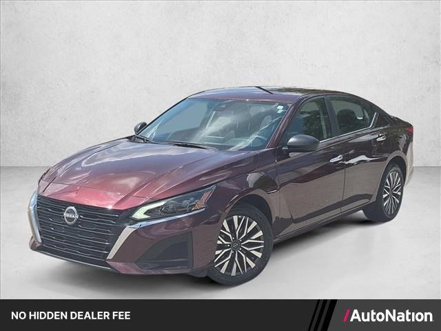 Used 2025 Nissan Altima 2.5 SV AWD/4WD image 1