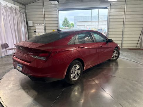 Used 2025 Hyundai Elantra SE w/ Cargo Package FWD image 5