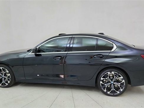 Used 2025 BMW 330i xDrive Sedan image 4