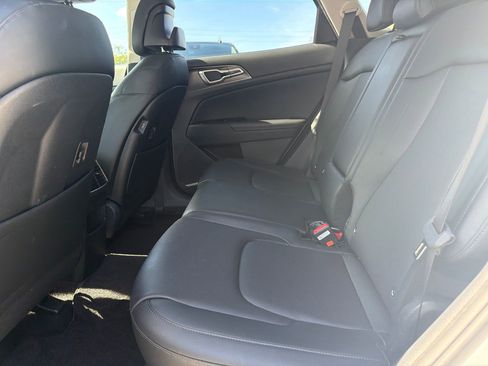 Used 2024 Kia Sportage EX FWD image 19