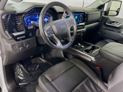 Used 2025 Chevrolet Silverado 2500 LTZ w/ LTZ Plus Package image 10