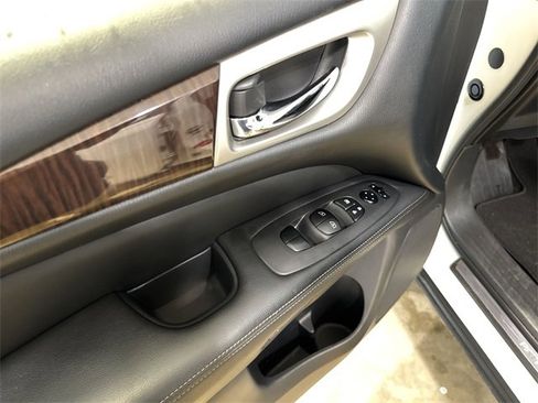 Used 2016 Nissan Pathfinder Platinum image 24