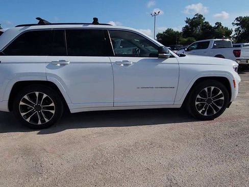 Used 2022 Jeep Grand Cherokee Overland w/ Adv Protech Group III AWD/4WD image 9