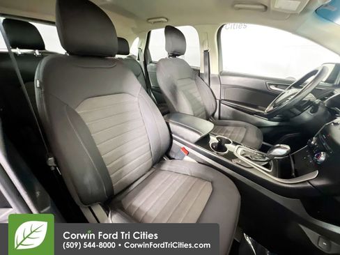 Used 2016 Ford Edge SE image 16