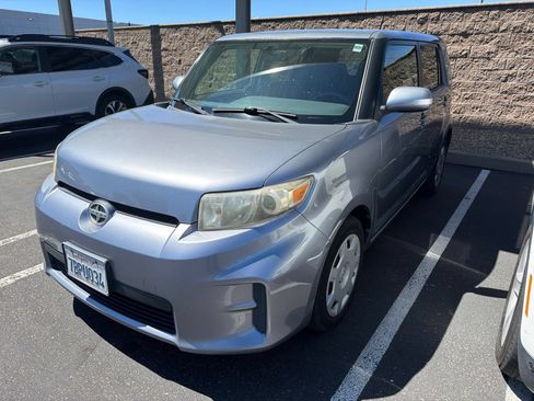 Used 2012 Scion xB FWD image 4