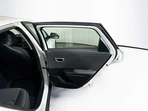Used 2025 Kia K4 FWD image 28