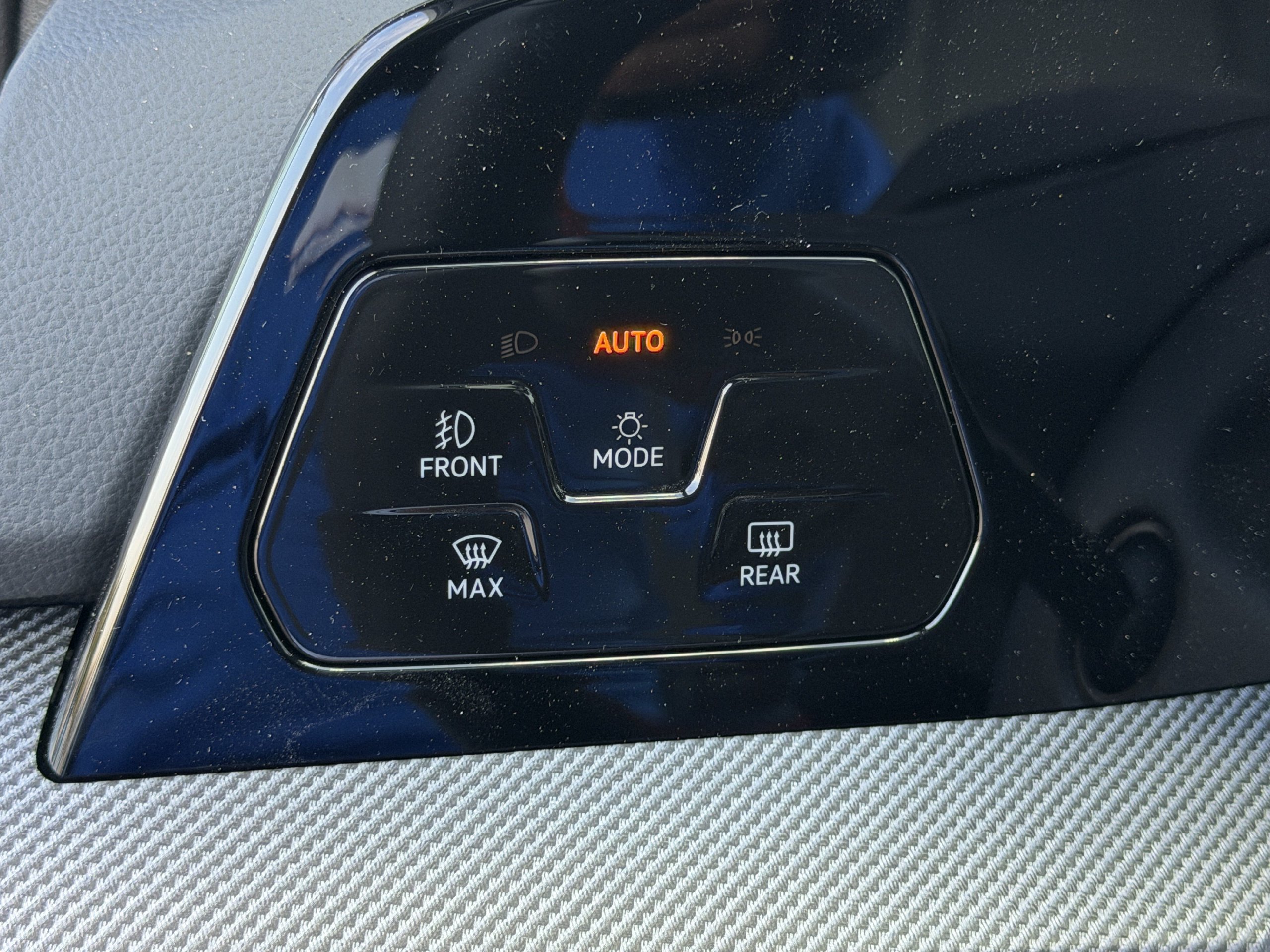 New 2026 Volkswagen GTI SE FWD image 17