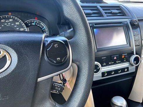 Used 2012 Toyota Camry LE FWD image 18