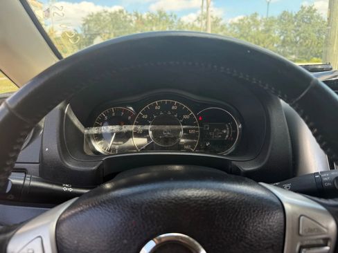 Used 2015 Nissan Versa Note SV FWD image 11