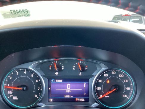 Used 2022 Chevrolet Equinox RS w/ LPO, Floor Liner Package FWD image 9