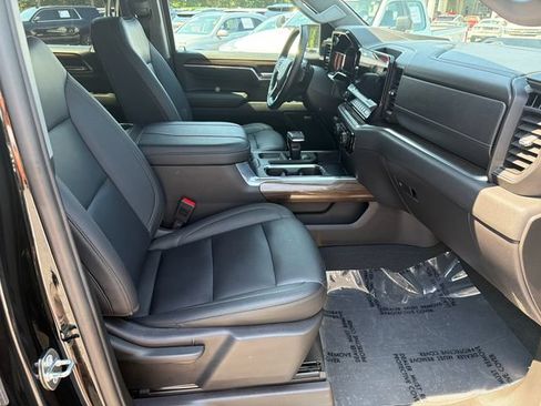Used 2024 Chevrolet Silverado 1500 LT Trail Boss w/ Convenience Package II AWD/4WD image 15