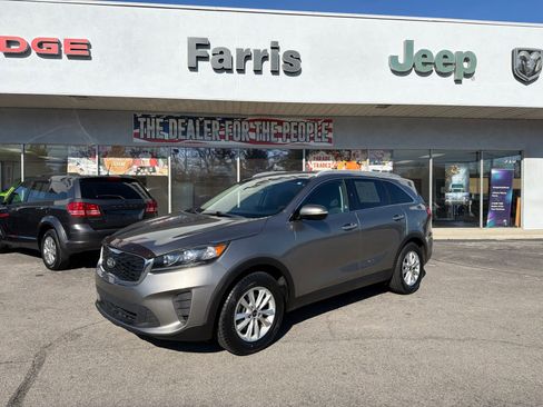 Used 2019 Kia Sorento LX w/ LX Convenience Package image 1