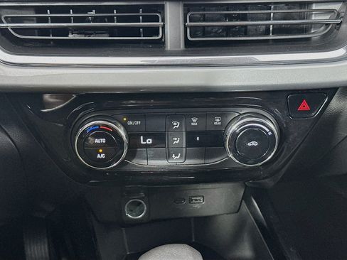 Used 2026 Chevrolet Trax LT FWD image 23