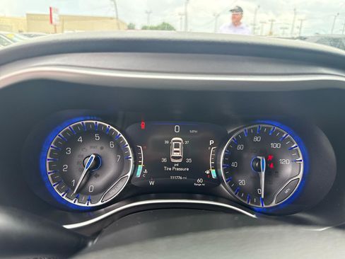 Used 2022 Chrysler Pacifica Touring-L FWD image 23