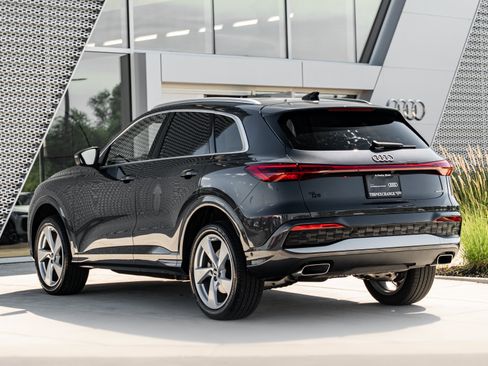 Certified 2025 Audi Q5 Premium w/ Premium Plus AWD/4WD image 5