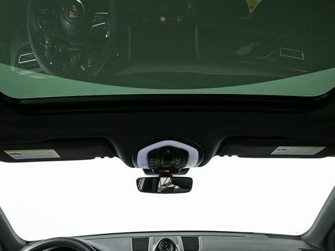 Certified 2025 Porsche Macan AWD image 19