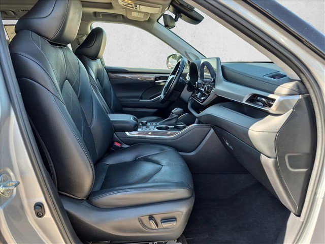 Used 2023 Toyota Highlander Platinum AWD/4WD image 20
