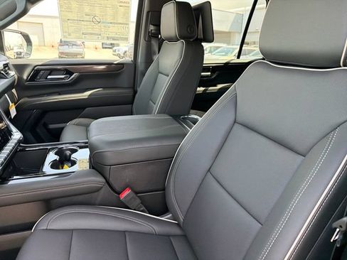 New 2026 GMC Yukon Elevation w/ Elevation Premium Package AWD/4WD image 17