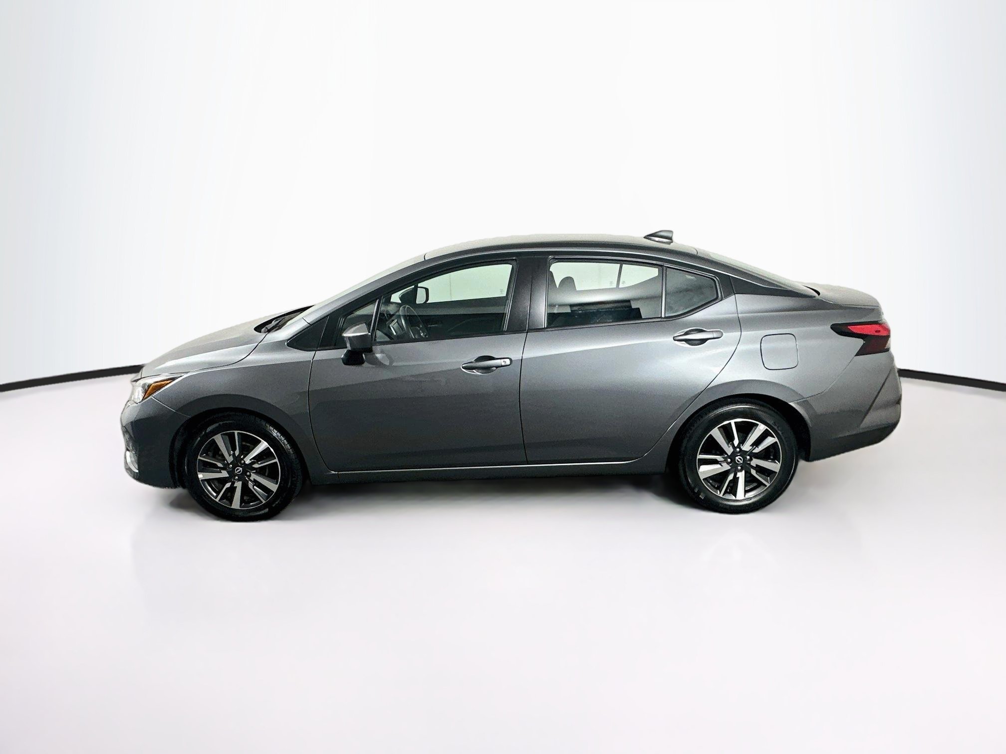 Used 2025 Nissan Versa SV FWD image 4