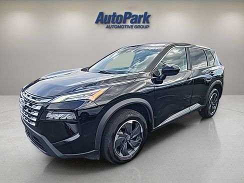 Used 2025 Nissan Rogue SV AWD/4WD image 2