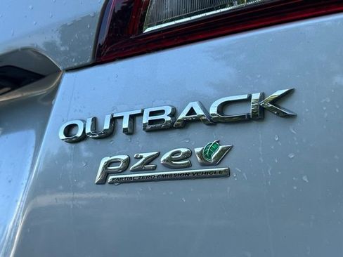 Used 2016 Subaru Outback 2.5i Limited AWD/4WD image 12