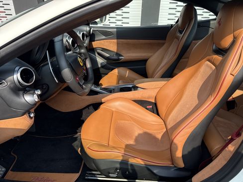 Used 2019 Ferrari Portofino RWD image 10