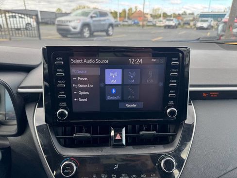 Used 2020 Toyota Corolla LE image 7