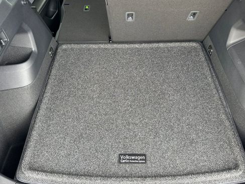 New 2026 Volkswagen Tiguan SE R-Line FWD image 13