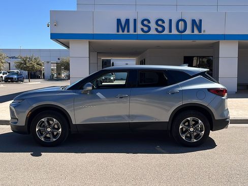 Used 2025 Chevrolet Blazer LT image 4