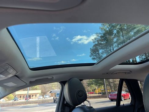 Used 2017 Mercedes-Benz GLC 300 4MATIC image 19