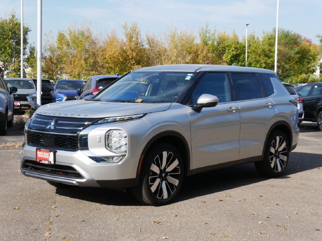 Used 2026 Mitsubishi Outlander SE AWD/4WD image 2