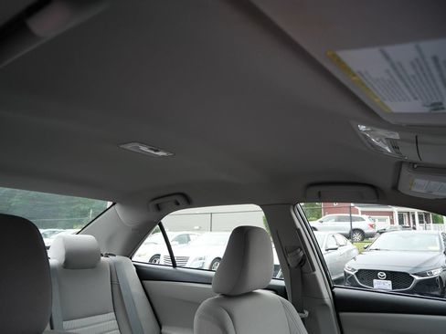 Used 2015 Toyota Camry LE FWD image 18
