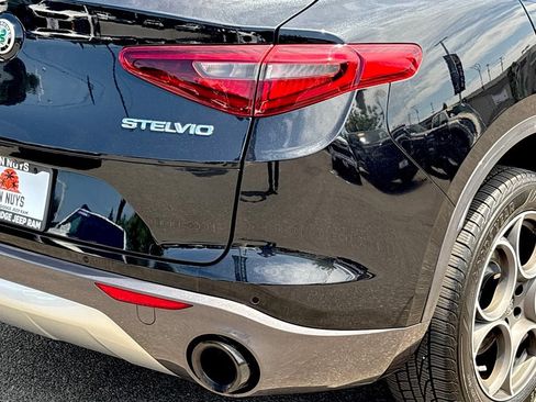 Used 2023 Alfa Romeo Stelvio Ti AWD/4WD image 4