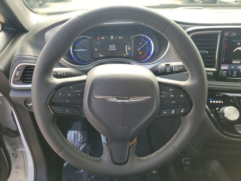 Used 2024 Chrysler Pacifica Limited FWD image 29