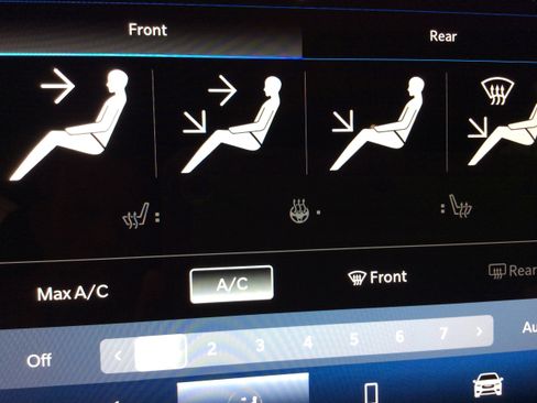 New 2025 Chrysler Voyager LX image 29