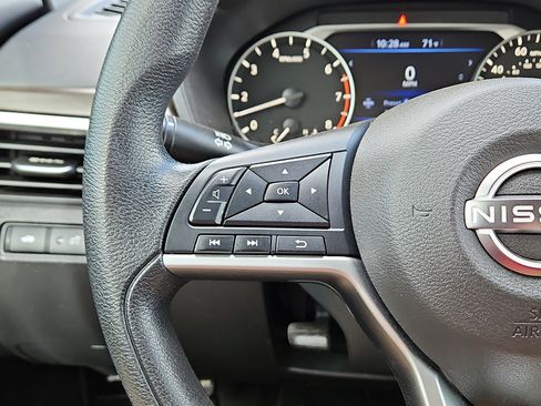 Used 2023 Nissan Altima 2.5 SV image 14